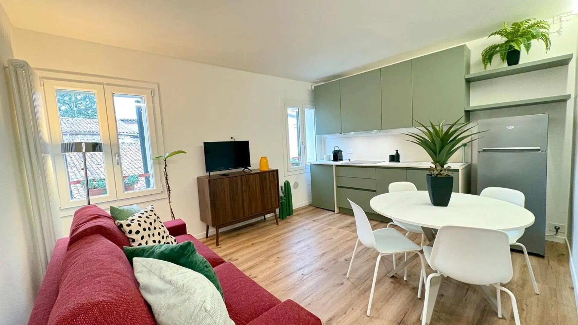 Central Elegant Apartment In Verona contacts